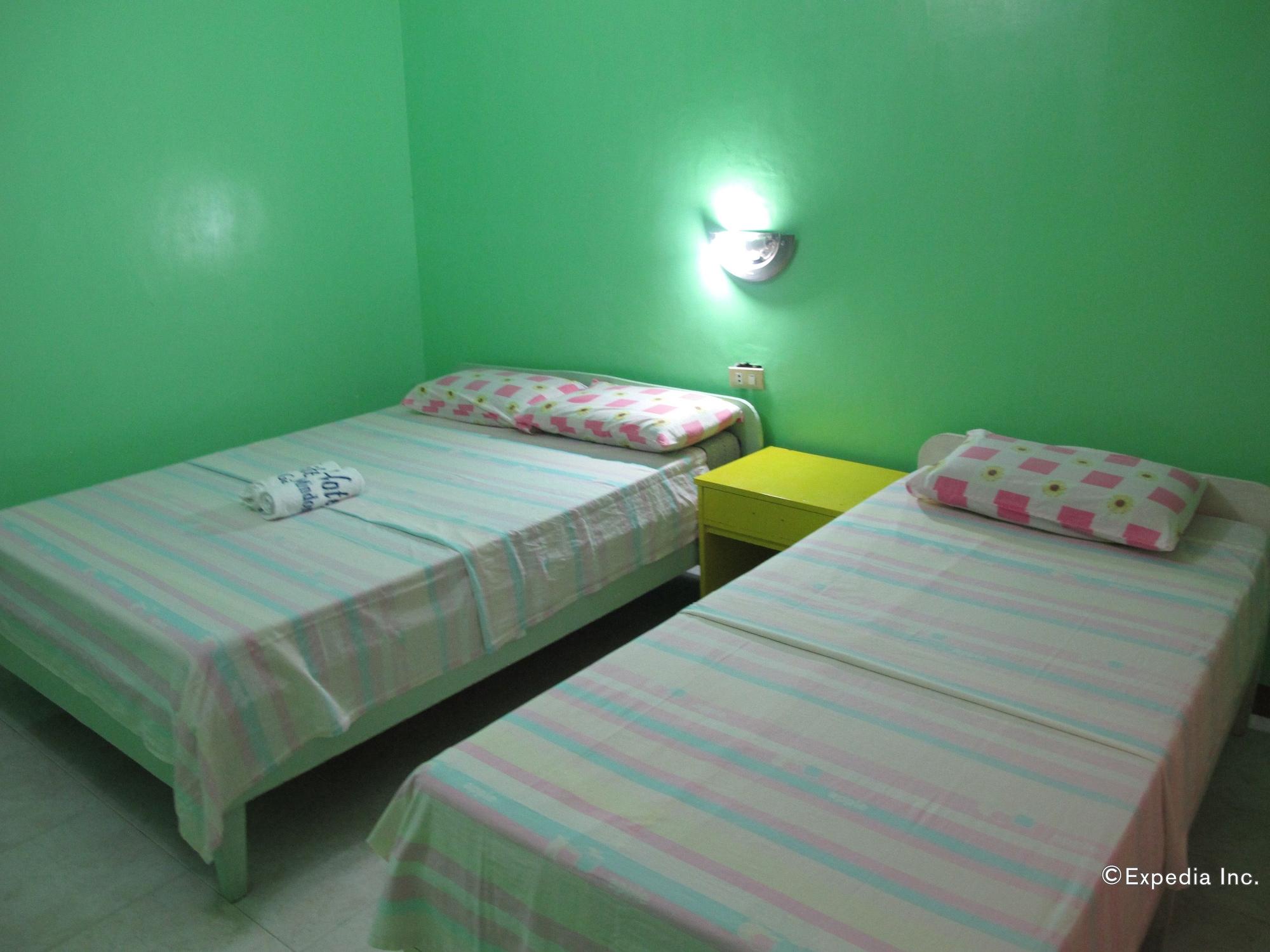 White Beach Hotel Puerto Galera Powered By Cocotel Exterior foto