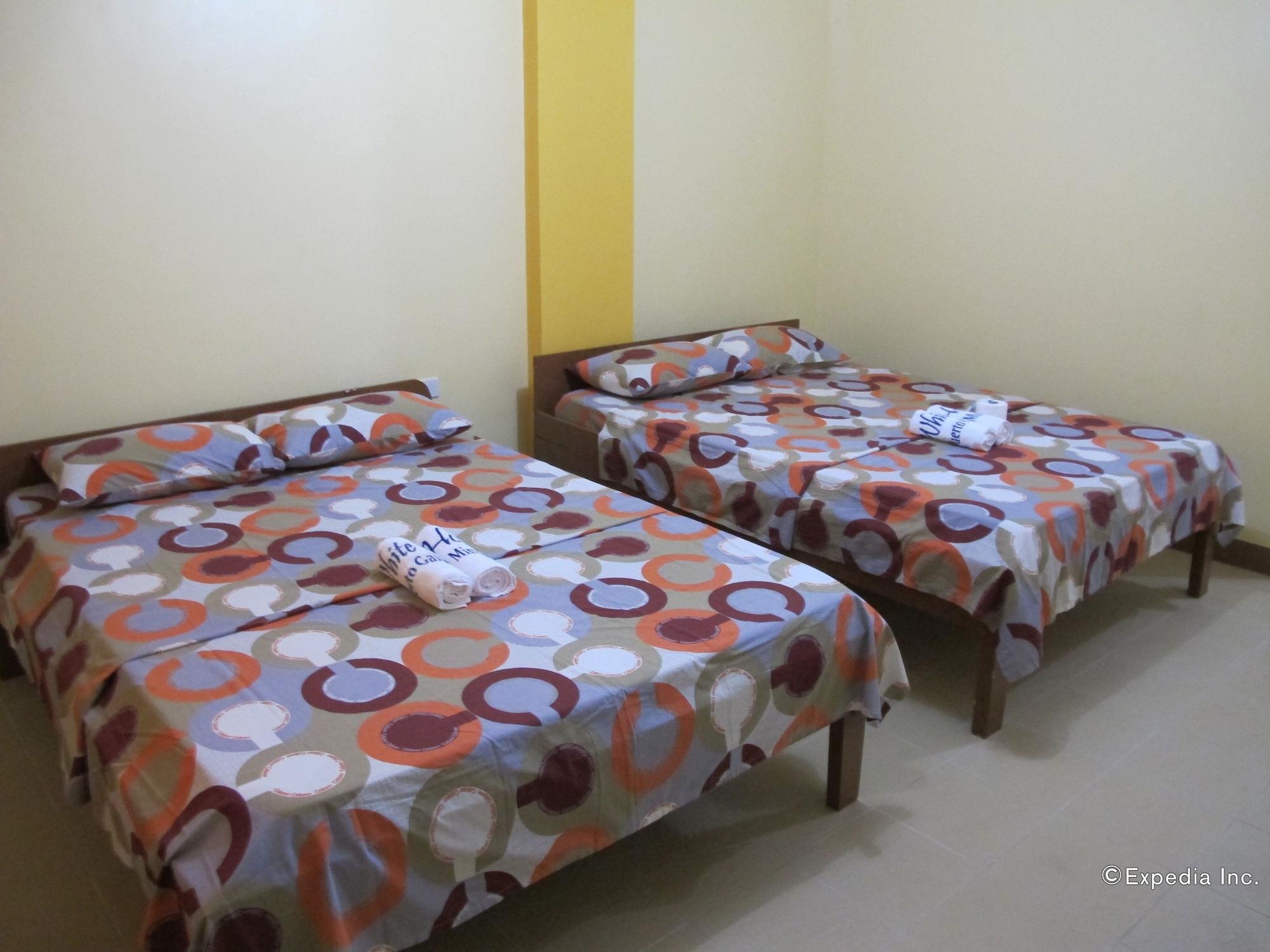 White Beach Hotel Puerto Galera Powered By Cocotel Exterior foto
