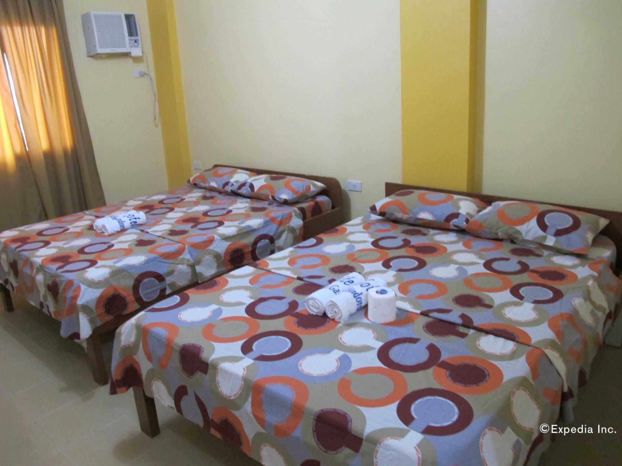 White Beach Hotel Puerto Galera Powered By Cocotel Exterior foto
