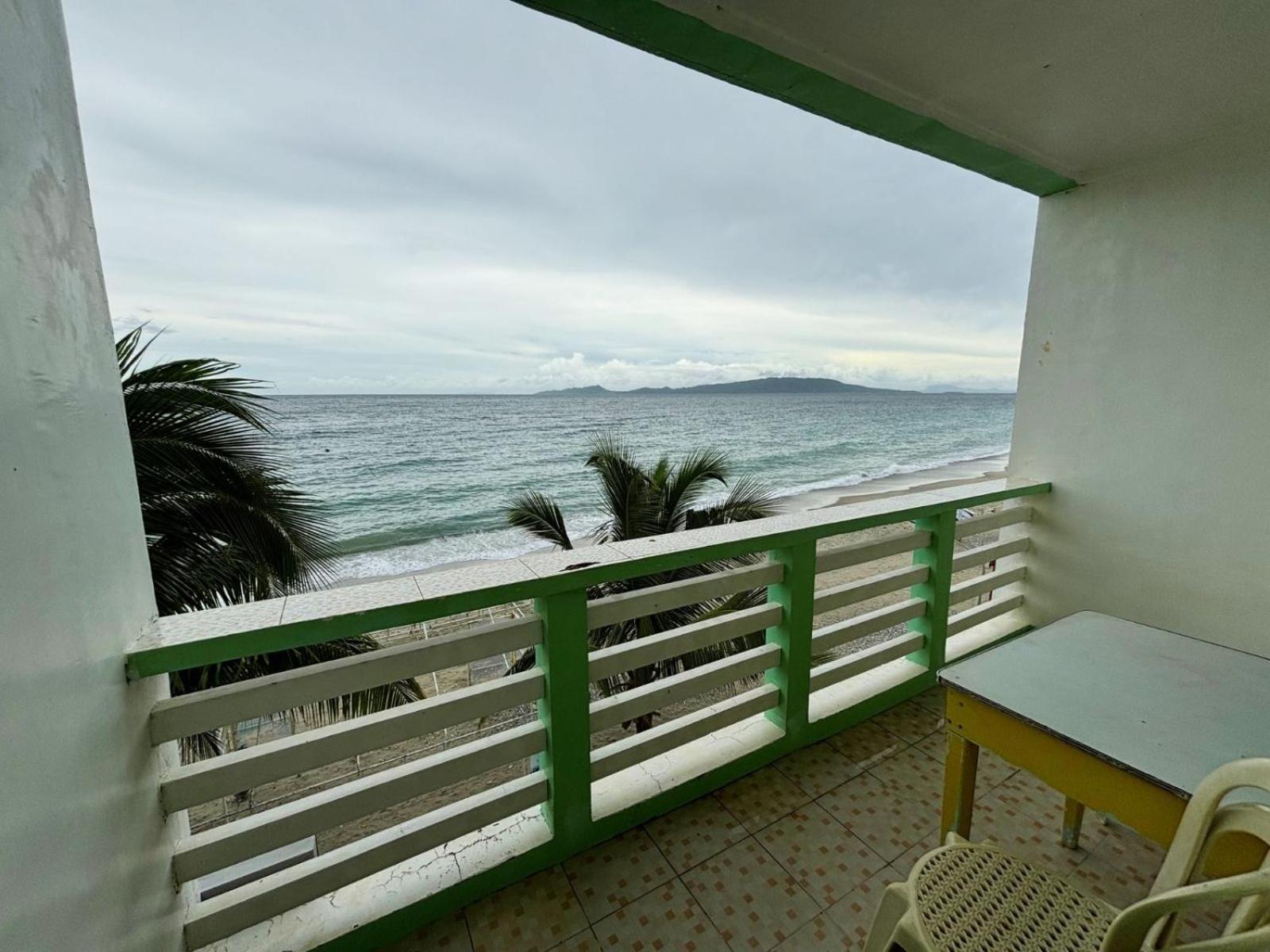White Beach Hotel Puerto Galera Powered By Cocotel Exterior foto