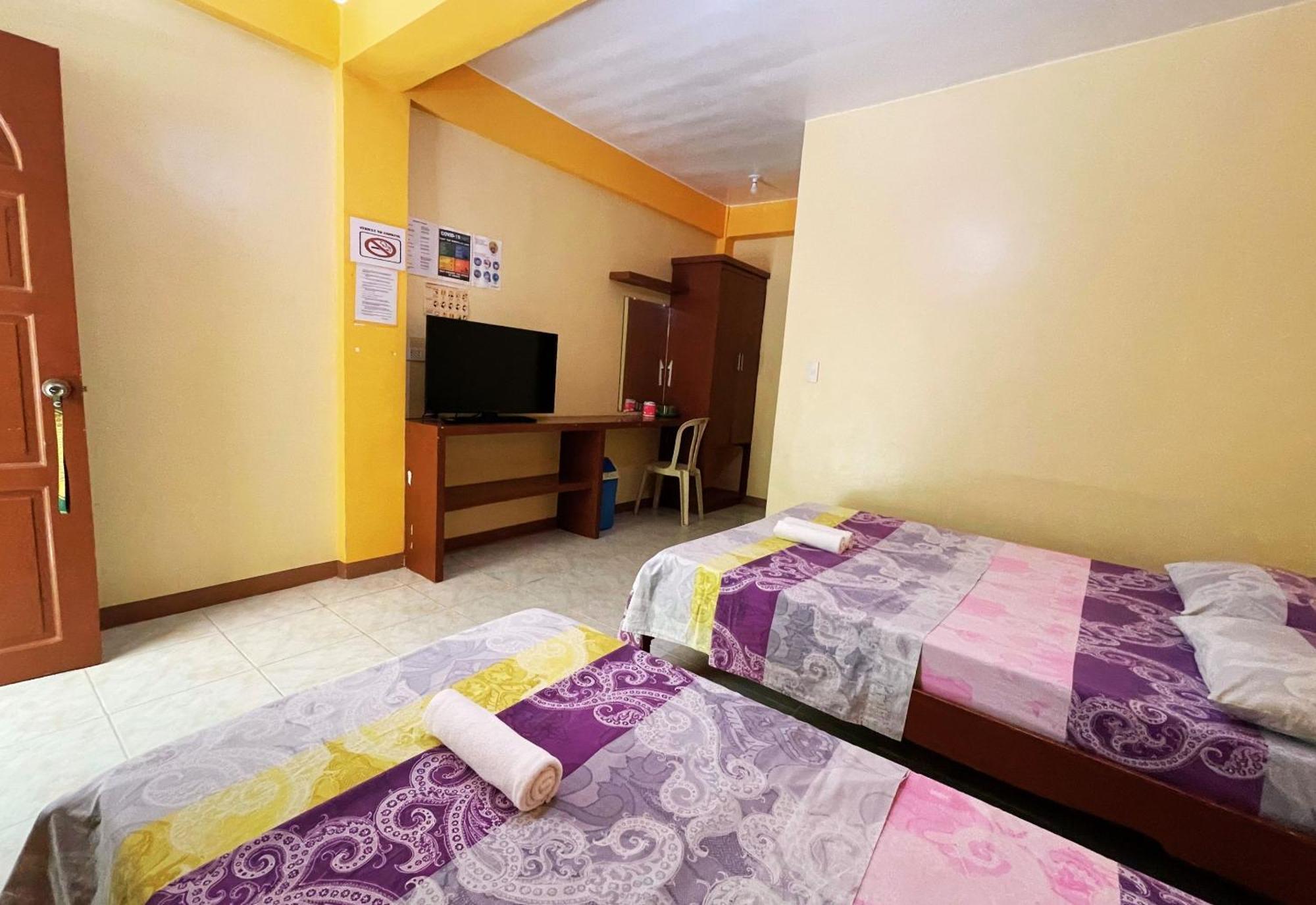 White Beach Hotel Puerto Galera Powered By Cocotel Exterior foto