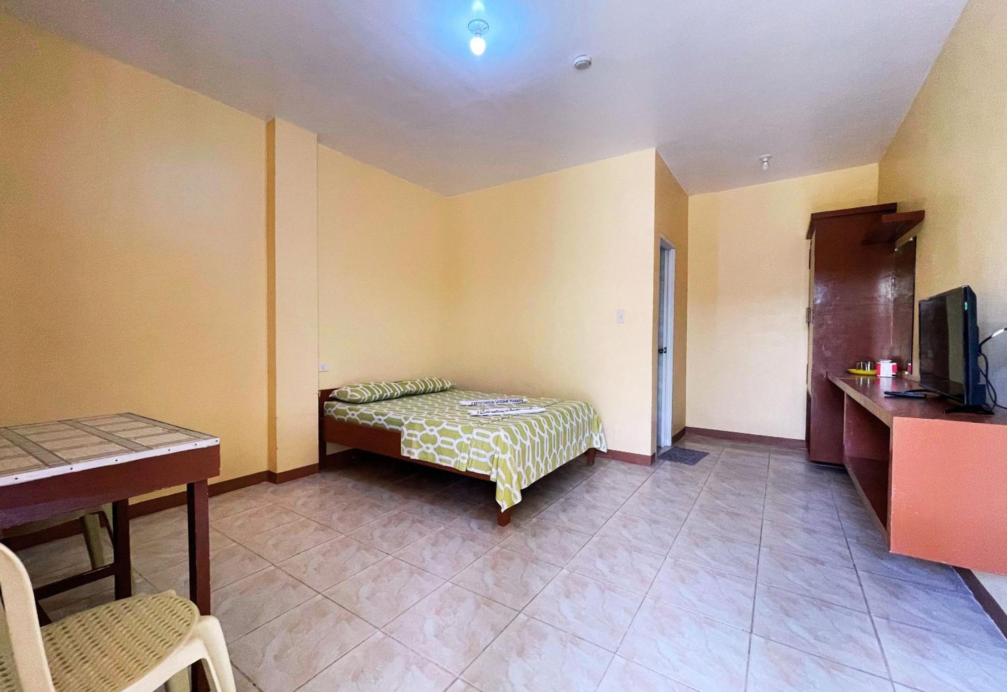 White Beach Hotel Puerto Galera Powered By Cocotel Exterior foto