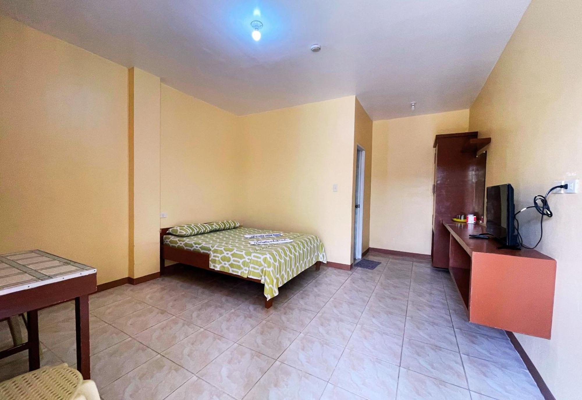 White Beach Hotel Puerto Galera Powered By Cocotel Exterior foto