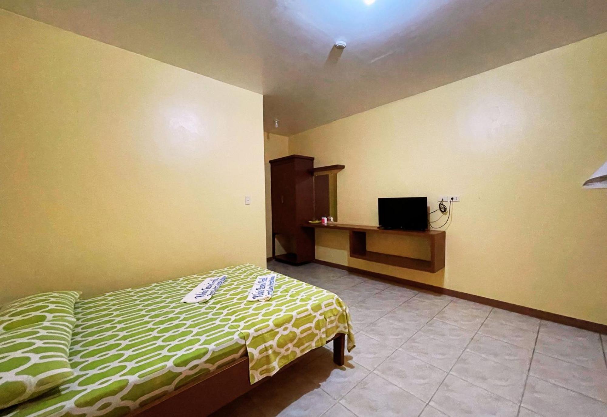 White Beach Hotel Puerto Galera Powered By Cocotel Exterior foto