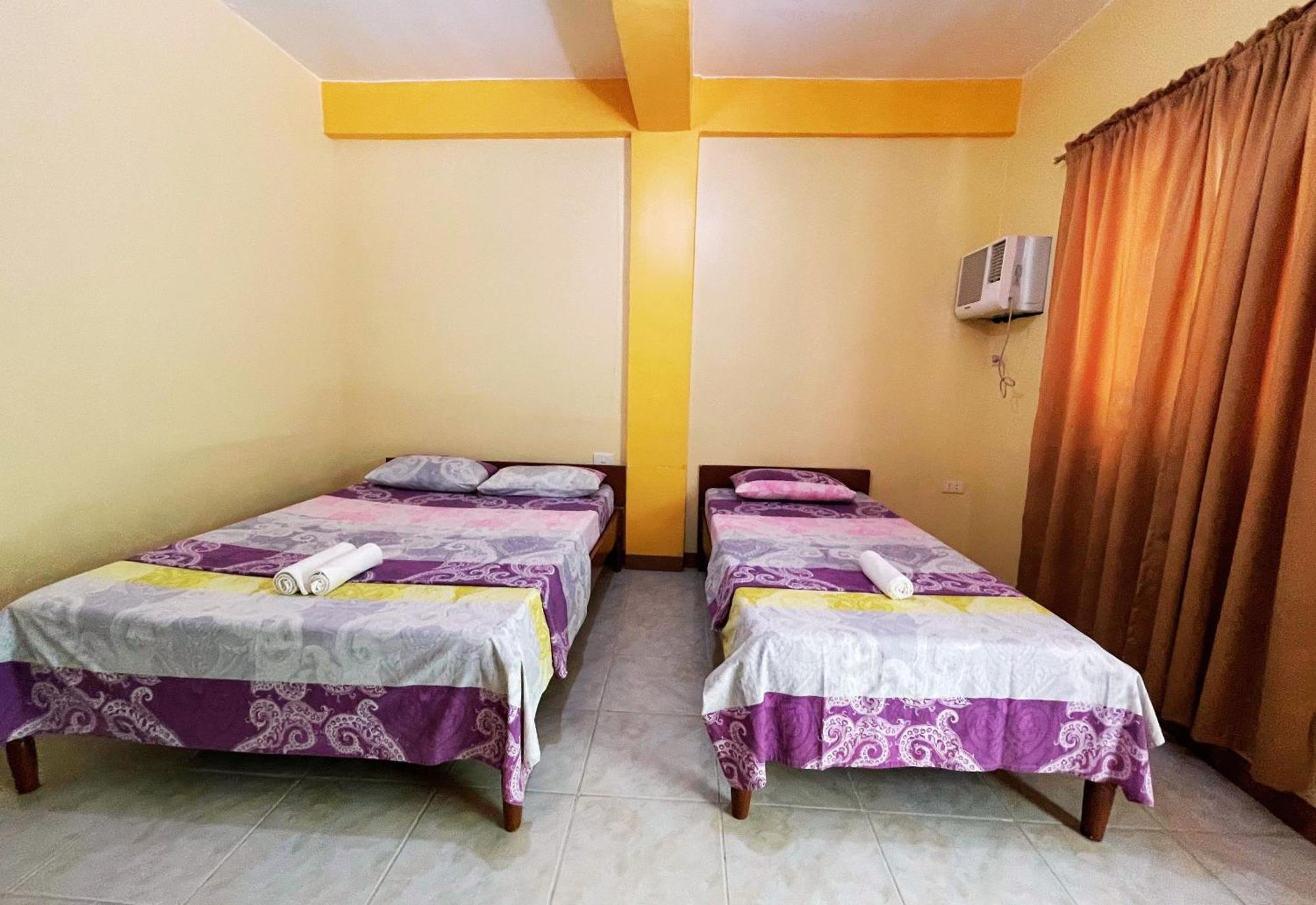 White Beach Hotel Puerto Galera Powered By Cocotel Quarto foto